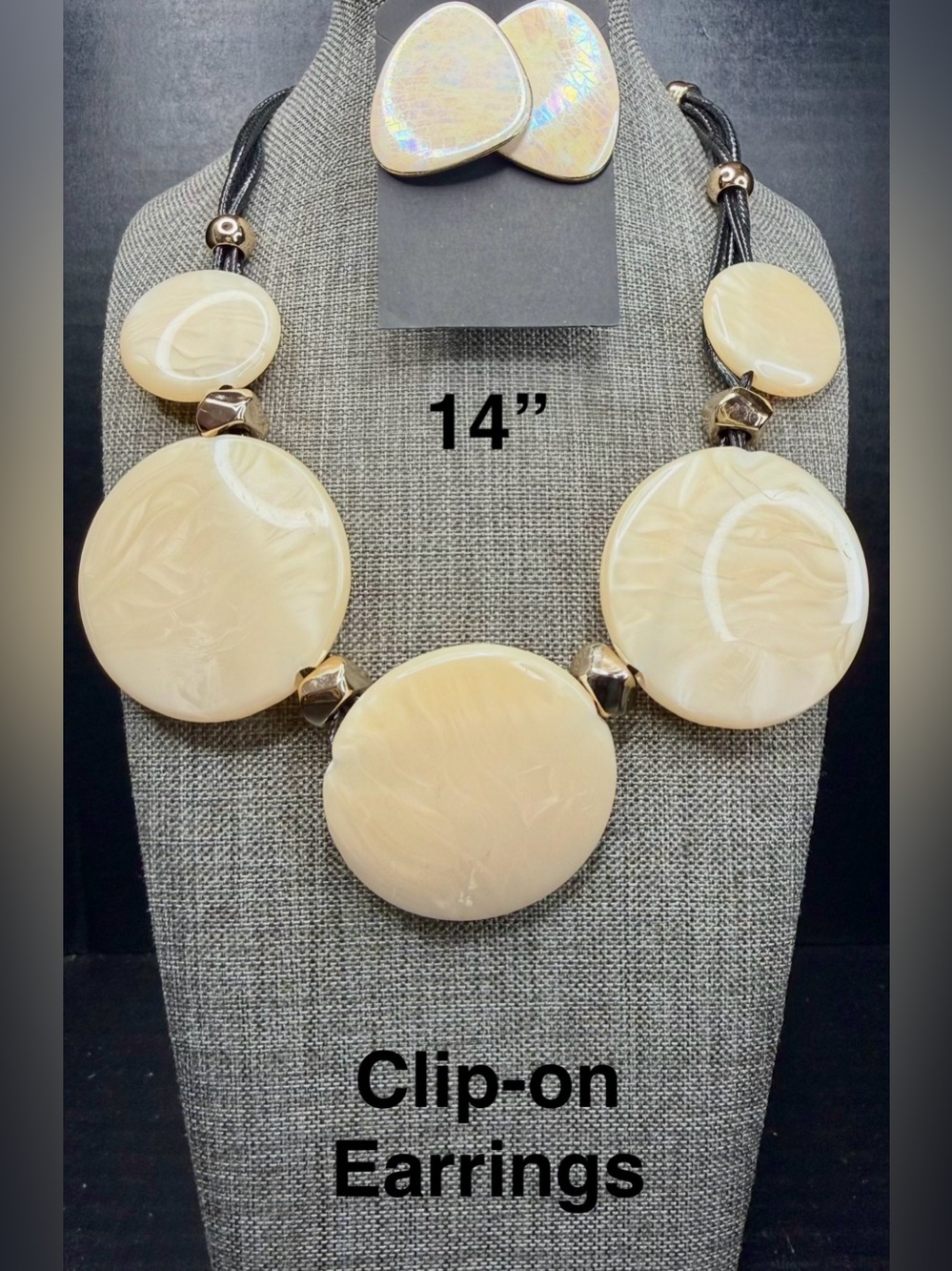 129. Women’s Cream Statement Disc Necklace with Clip-On Earrings